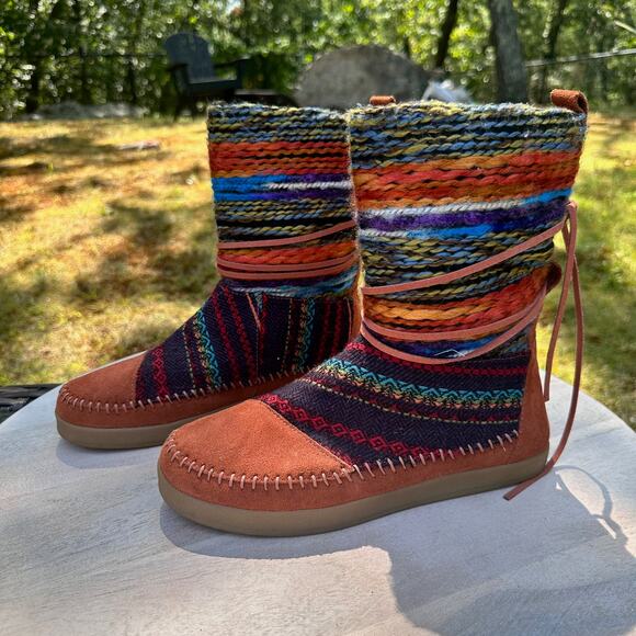 Toms Nepal Cognac Aztec Suede Moccasin Mid Boot Women’ 8 Boho Fleece Line Winter - Picture 1 of 11
